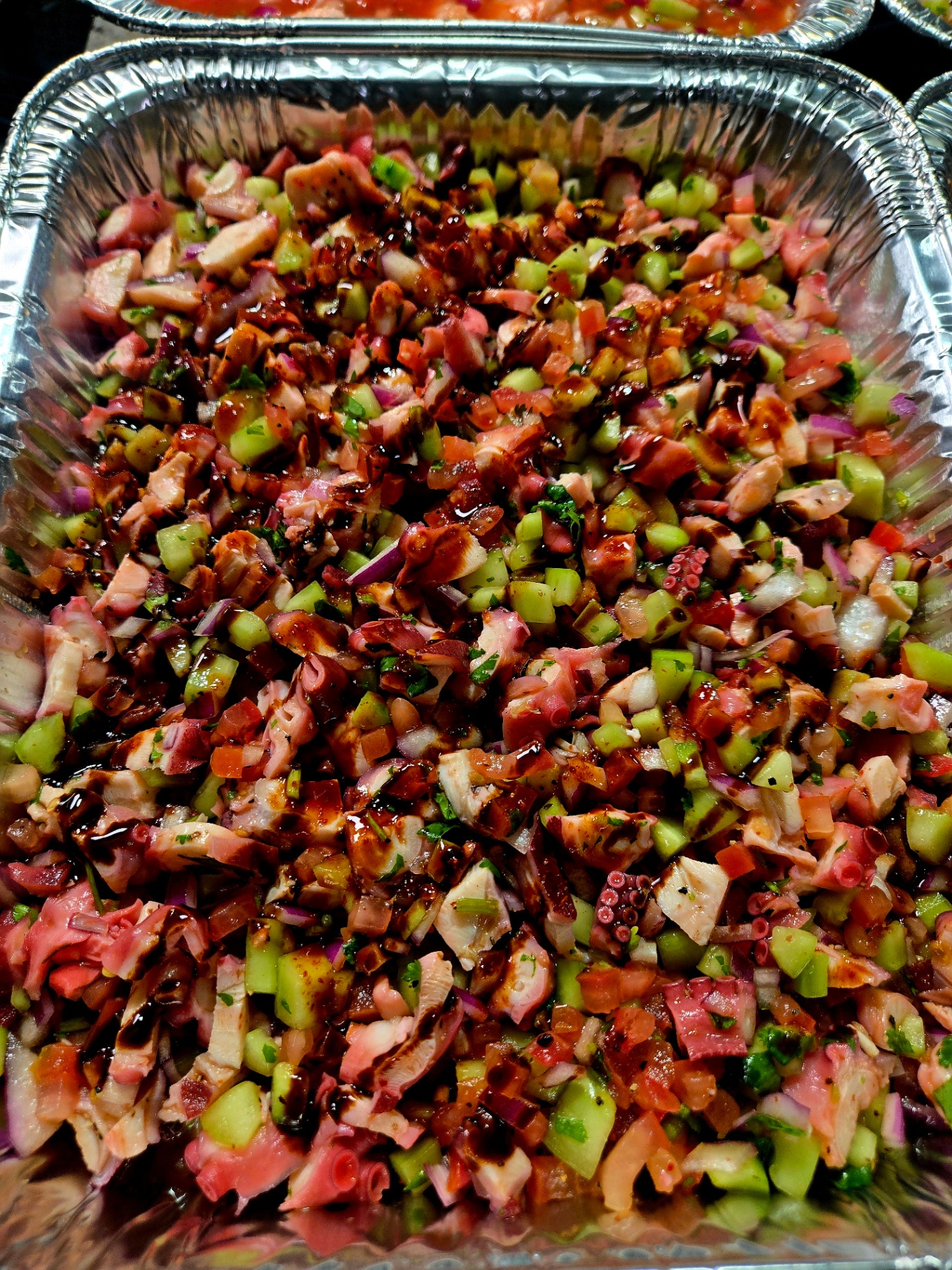 Pulpo con mango y aguacate